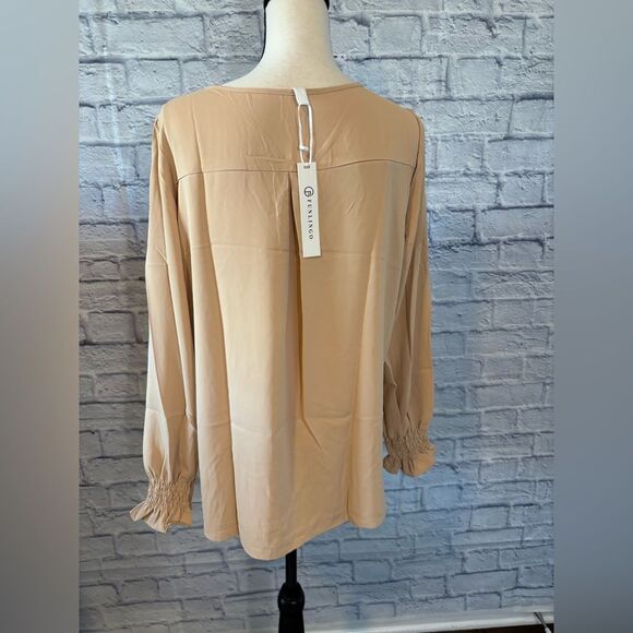 Chic Beige V-Neck Blouse - Picture 4 of 5